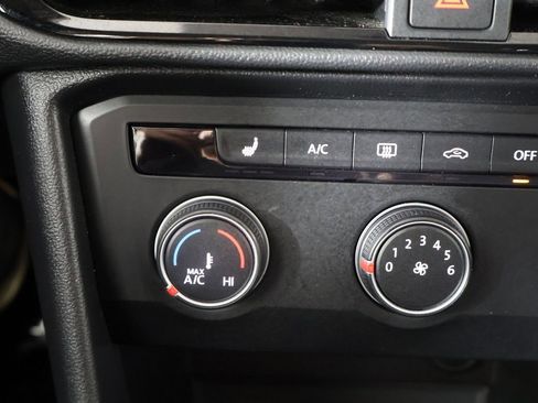 Used 2022 Volkswagen Taos SE image 43