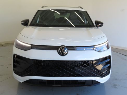 New 2026 Volkswagen Tiguan SE R-Line image 10