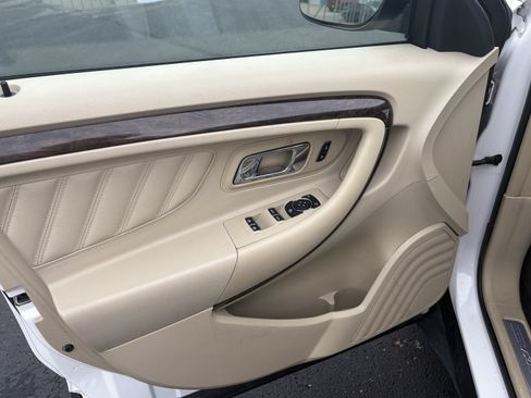 Used 2015 Ford Taurus Limited FWD image 12