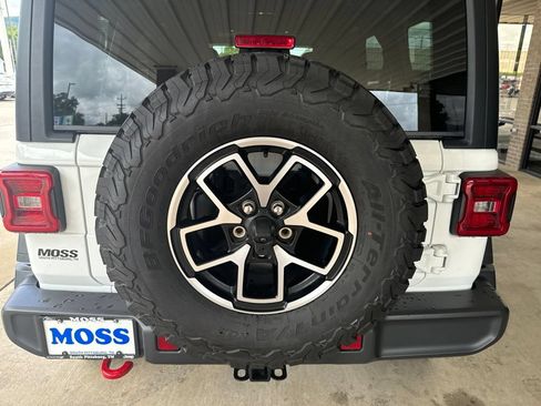 Used 2026 Jeep Wrangler Unlimited Rubicon AWD/4WD image 24