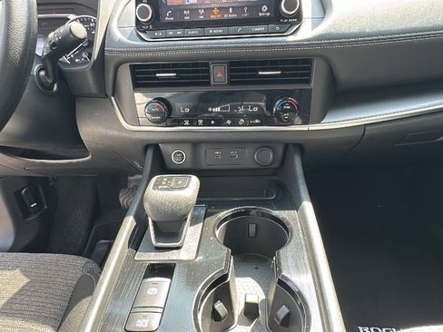 Used 2023 Nissan Rogue SV AWD/4WD image 19