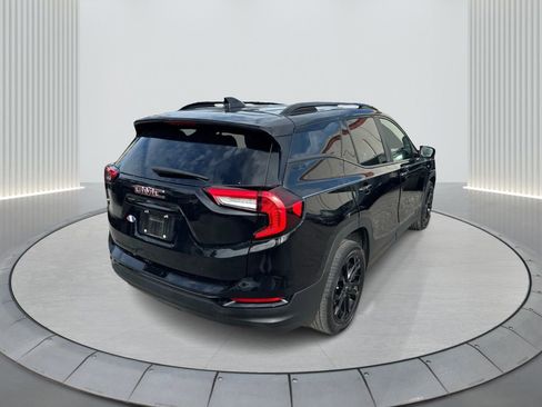 Used 2022 GMC Terrain SLE w/ Elevation Edition image 6