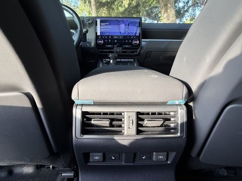 Used 2024 Lexus GX 550 AWD/4WD image 38