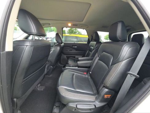 Used 2022 Nissan Pathfinder SL w/ SL Premium Package FWD image 8