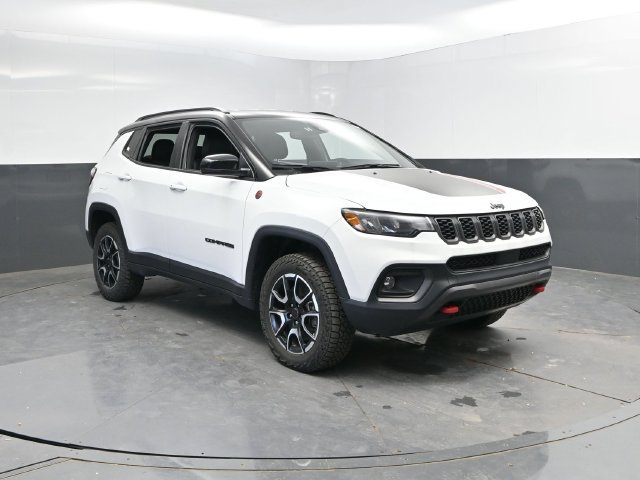 Used 2025 Jeep Compass Trailhawk AWD/4WD image 4