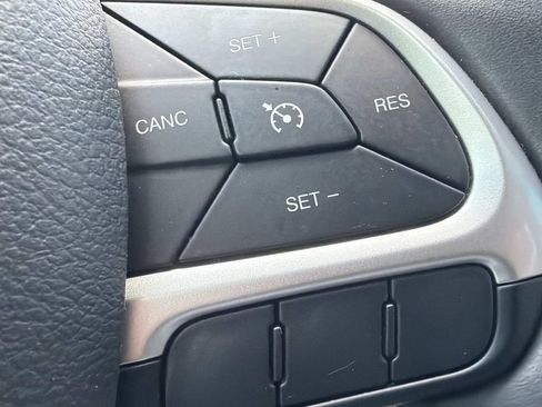 Used 2019 Jeep Compass Latitude FWD image 18