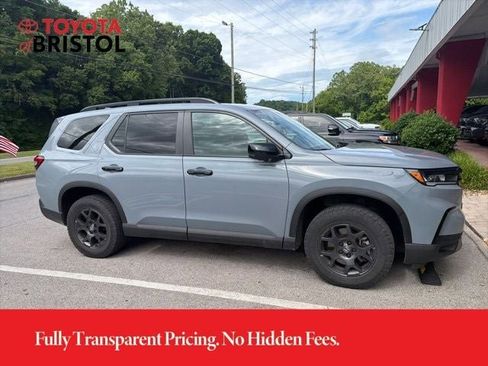 Used 2025 Honda Pilot TrailSport image 16