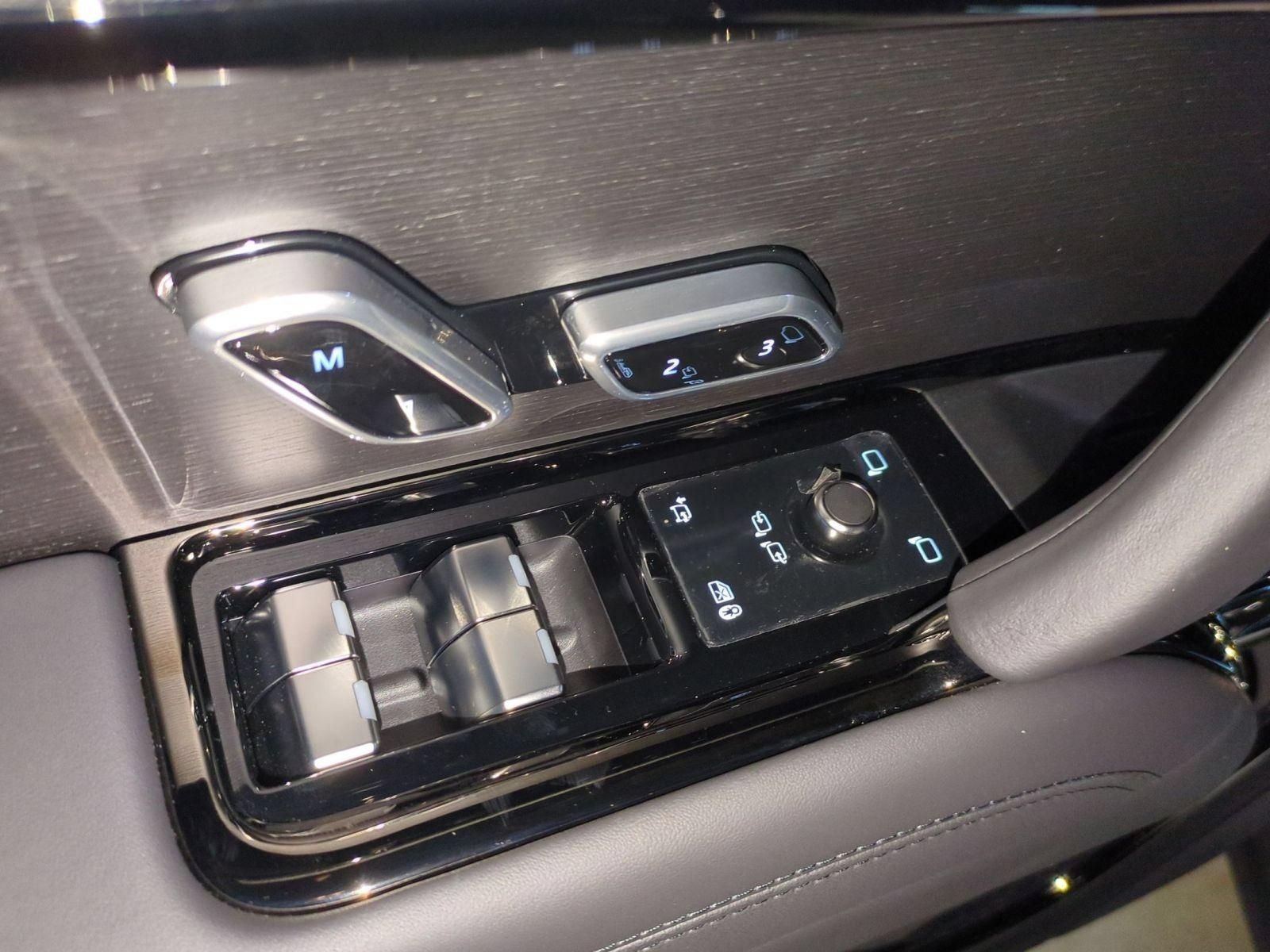 New 2027 Land Rover Range Rover Sport SE AWD/4WD image 12