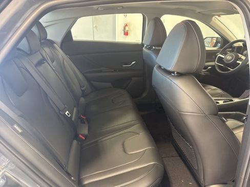 Certified 2025 Hyundai Elantra Limited image 18