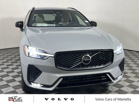 New 2026 Volvo XC60 B5 Core w/ Climate Package image 3
