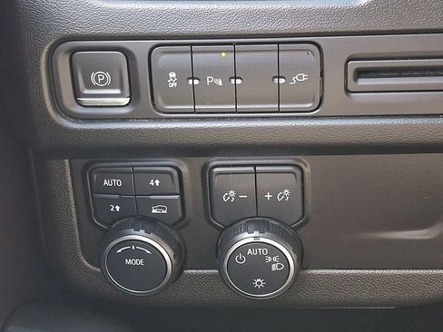Used 2021 Chevrolet Tahoe RST AWD/4WD image 25