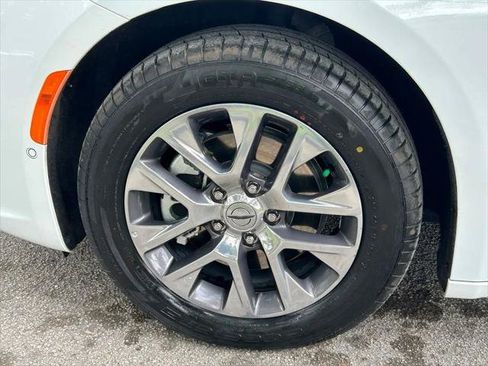 Certified 2023 Chrysler Pacifica Pinnacle FWD image 36