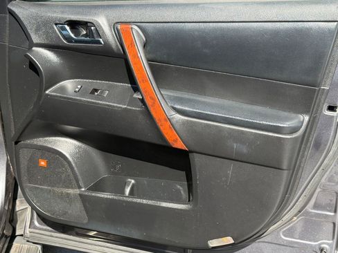 Used 2013 Toyota Highlander Limited image 31