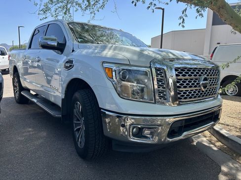 Used 2017 Nissan Titan SL AWD/4WD image 4