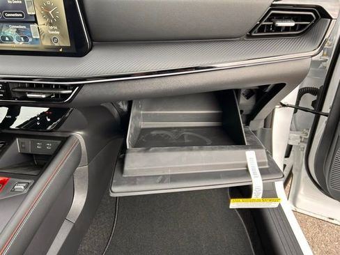 New 2025 Nissan Kicks SR w/ SR Premium Package image 25