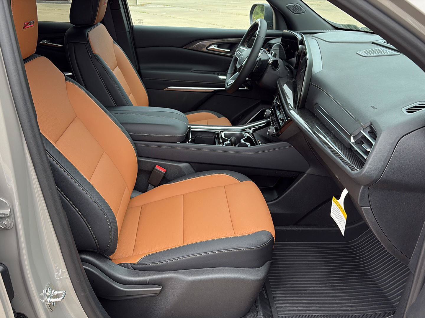 New 2027 Chevrolet Traverse Z71 w/ Enhanced Driving Package AWD/4WD image 3