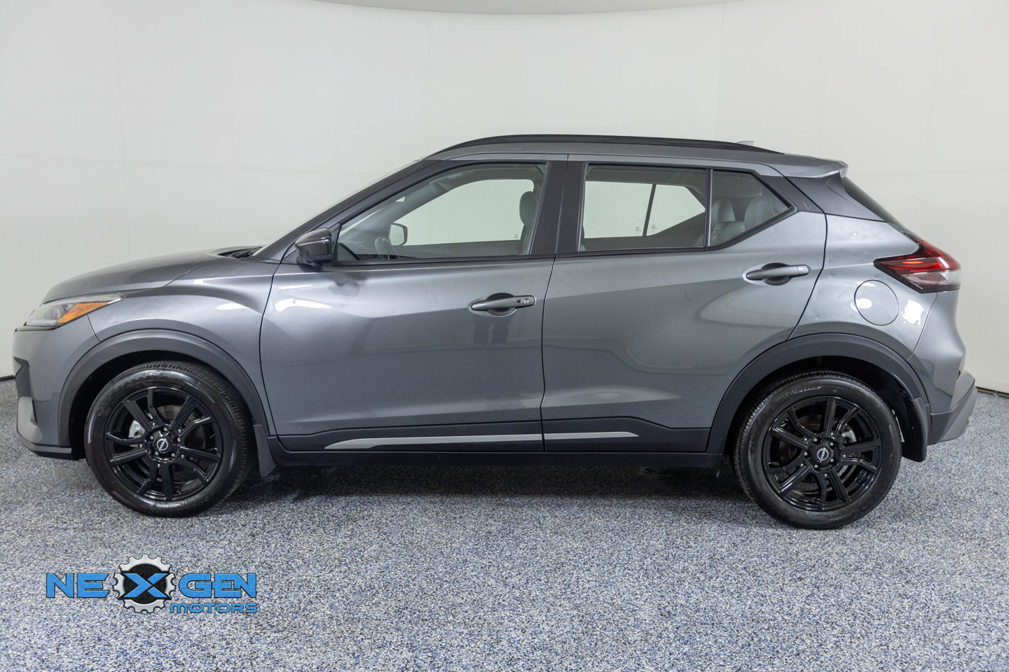 Used 2024 Nissan Kicks SR w/ SR Premium Package FWD image 5
