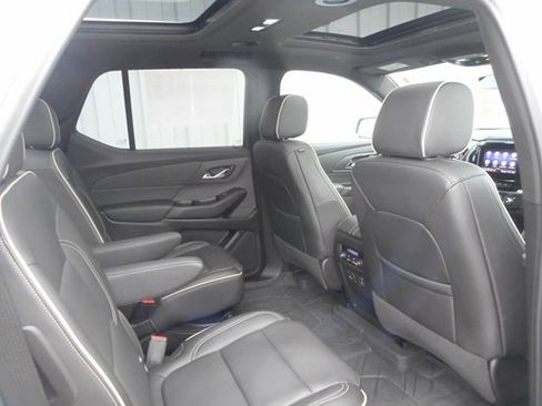 Used 2022 Chevrolet Traverse Premier image 18