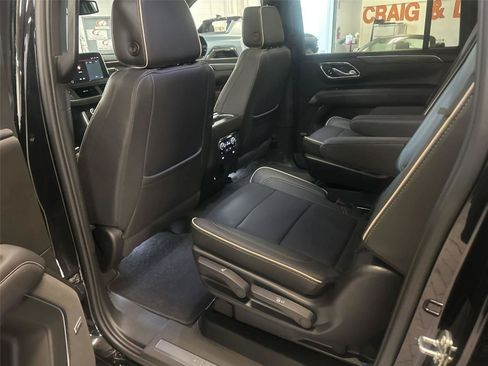 Used 2023 GMC Yukon XL SLT w/ SLT Premium Package AWD/4WD image 19