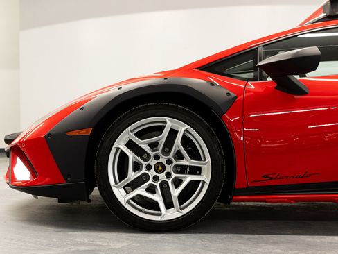 Used 2023 Lamborghini Huracan Sterrato image 20