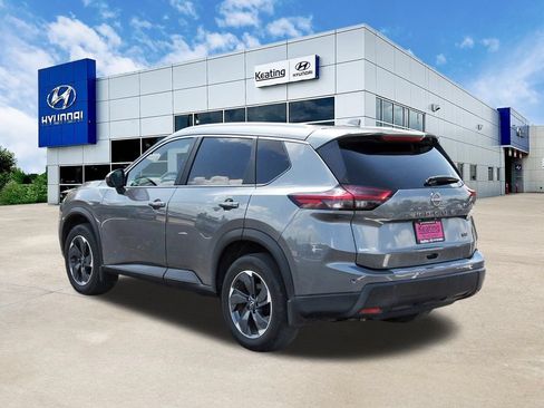 Used 2024 Nissan Rogue SV w/ SV Premium Package FWD image 7