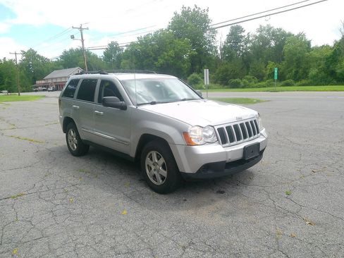 Used 2010 Jeep Grand Cherokee Laredo AWD/4WD image 3