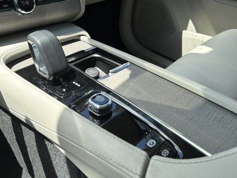 Certified 2025 Volvo XC90 B5 Plus w/ Protection Package Premier AWD/4WD image 26