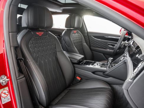 Used 2022 Bentley Flying Spur V8 image 24