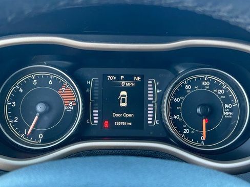 Used 2017 Jeep Cherokee Latitude FWD image 18