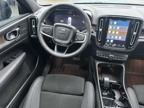 Certified 2023 Volvo XC40 Recharge Ultimate w/ Protection Package Premier image 17