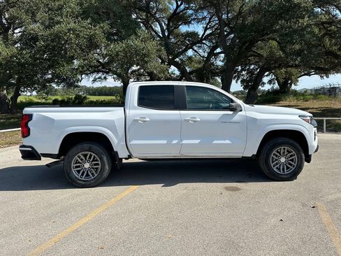 Used 2023 Chevrolet Colorado LT RWD image 4