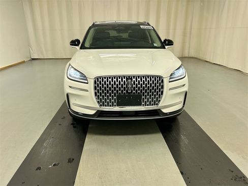 Used 2025 Lincoln Corsair AWD w/ Equipment Group 101A image 3