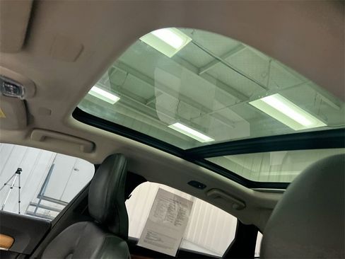 Used 2021 Volvo S90 T6 Momentum image 4