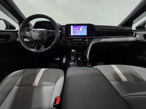 Used 2025 Toyota Camry SE AWD/4WD image 14