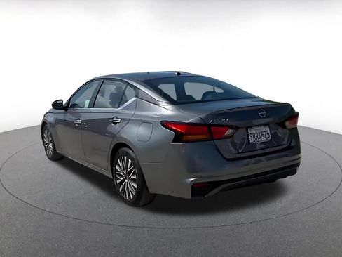 Used 2025 Nissan Altima 2.5 SV FWD image 11