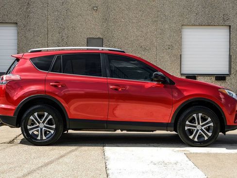 Used 2017 Toyota RAV4 LE FWD image 7