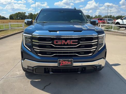 Used 2023 GMC Sierra 1500 SLT AWD/4WD image 4