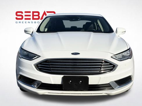 Used 2018 Ford Fusion SE w/ Equipment Group 602A FWD image 2