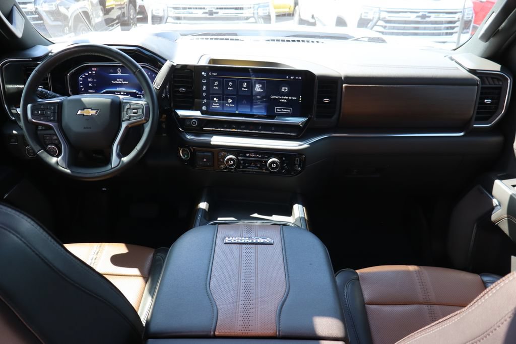 Used 2025 Chevrolet Silverado 2500 High Country w/ Technology Package AWD/4WD image 16