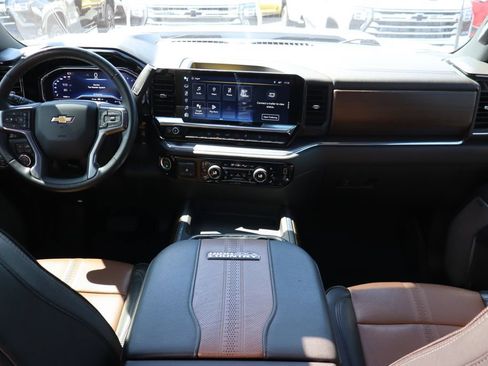 Used 2025 Chevrolet Silverado 2500 High Country w/ Technology Package AWD/4WD image 16