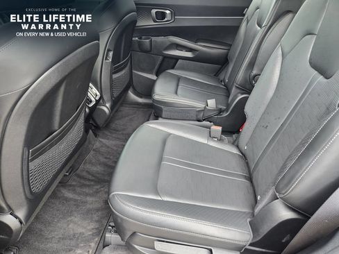 Certified 2025 Kia Sorento EX w/ Panoramic Sunroof Package FWD image 30