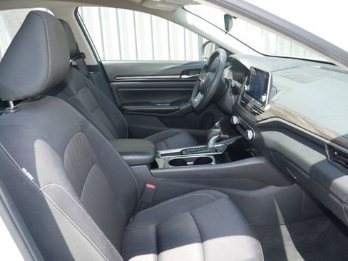 Used 2024 Nissan Altima 2.5 SV FWD image 22
