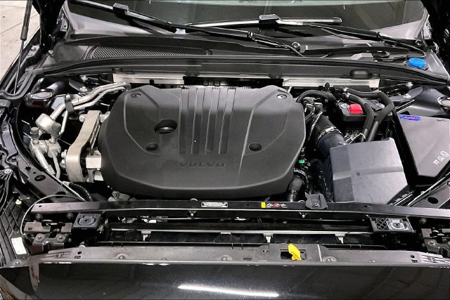 Certified 2026 Volvo V60 B5 Cross Country Plus AWD/4WD image 13