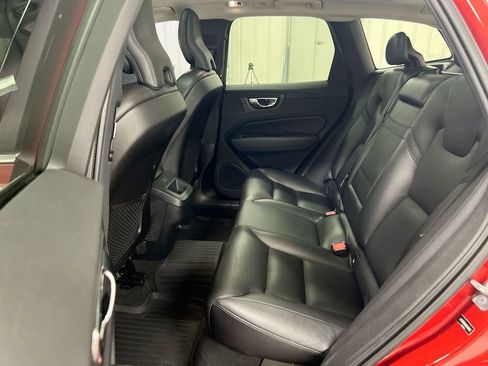 Used 2019 Volvo XC60 T5 Momentum w/ Premium Package AWD/4WD image 18