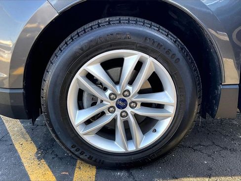 Certified 2017 Ford Edge SEL w/ Equipment Group 201A image 8