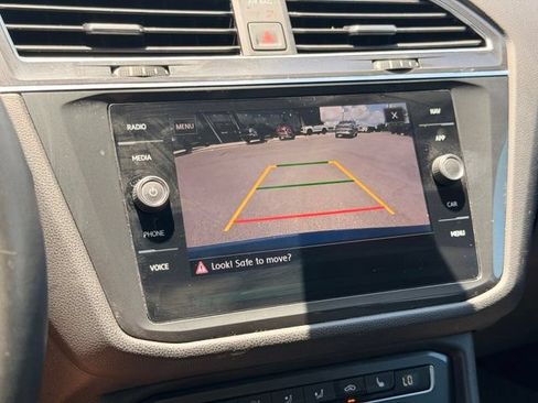 Used 2020 Volkswagen Tiguan SEL FWD image 34