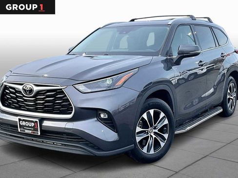 Used 2022 Toyota Highlander XLE image 1