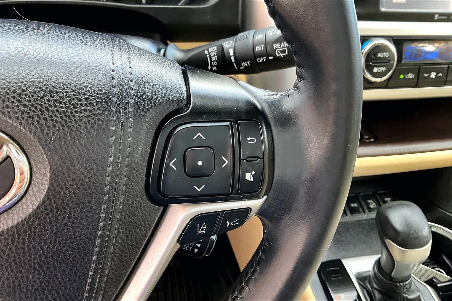 Certified 2019 Toyota Highlander XLE AWD/4WD image 23
