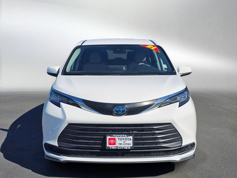 Used 2021 Toyota Sienna LE FWD image 8