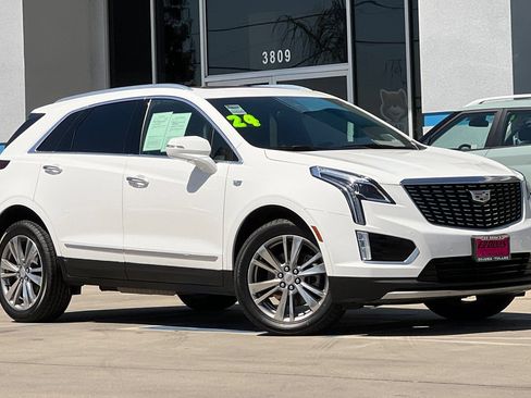 Used 2024 Cadillac XT5 Premium Luxury FWD image 2